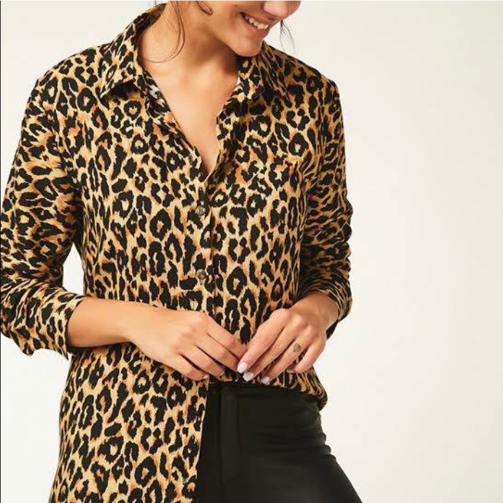 Leopard print bottom down shirt